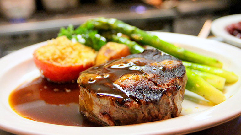 biftek_sparoge ručak biftek i šparoge